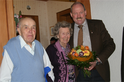 Feier zum 90  Geburtstag von Frau Henriette Peters [001].JPG
